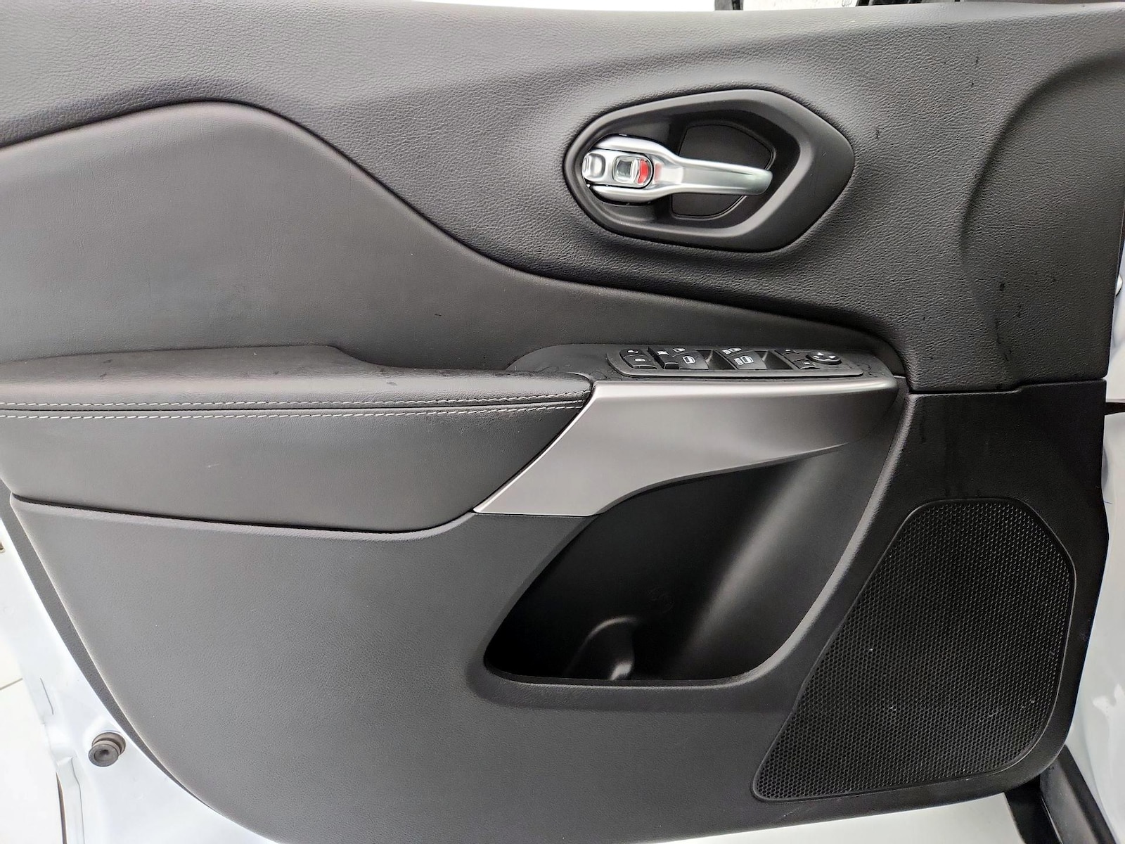 2022 Jeep Cherokee Latitude Lux - Photo 13
