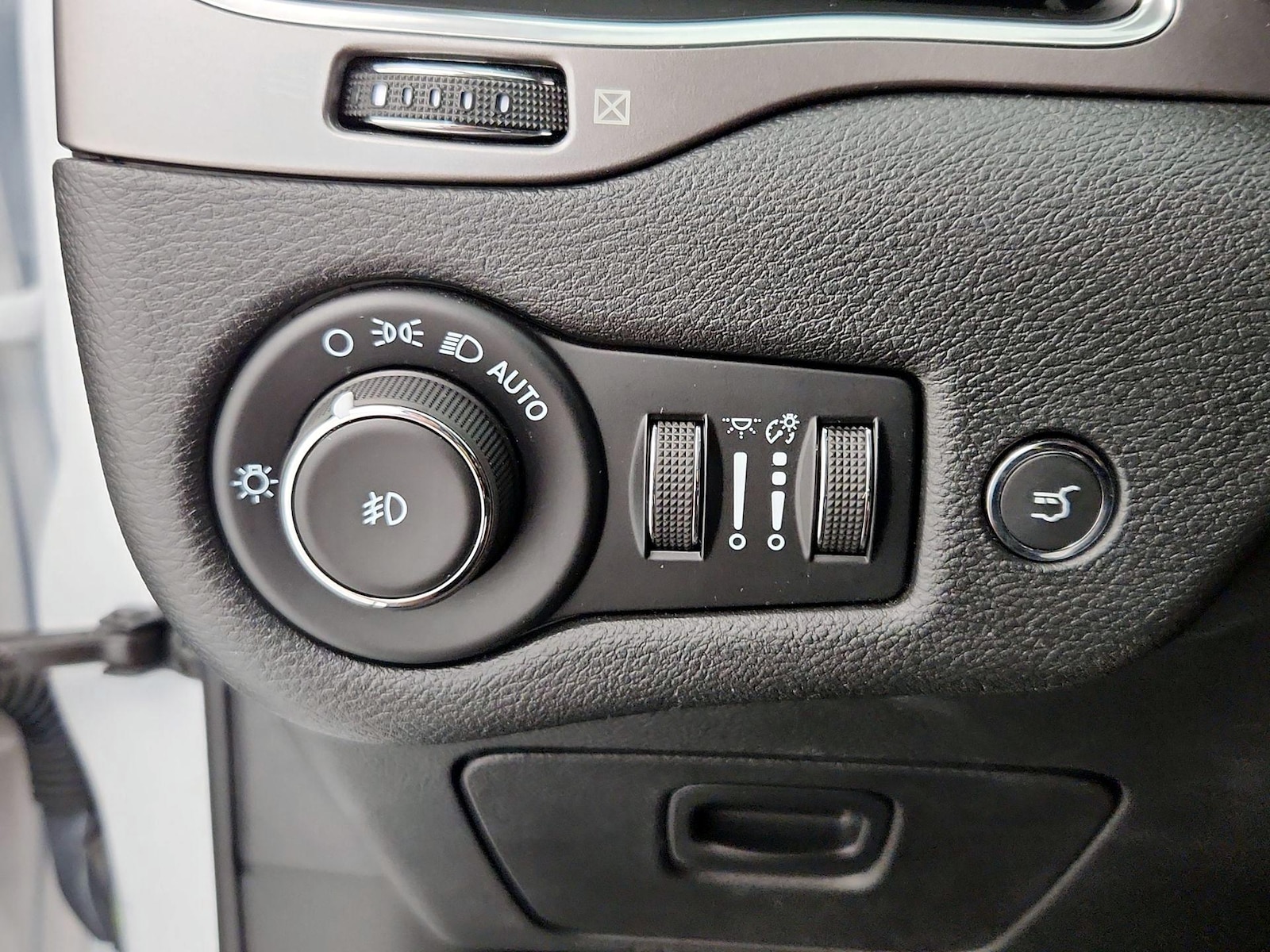 2022 Jeep Cherokee Latitude Lux - Photo 14