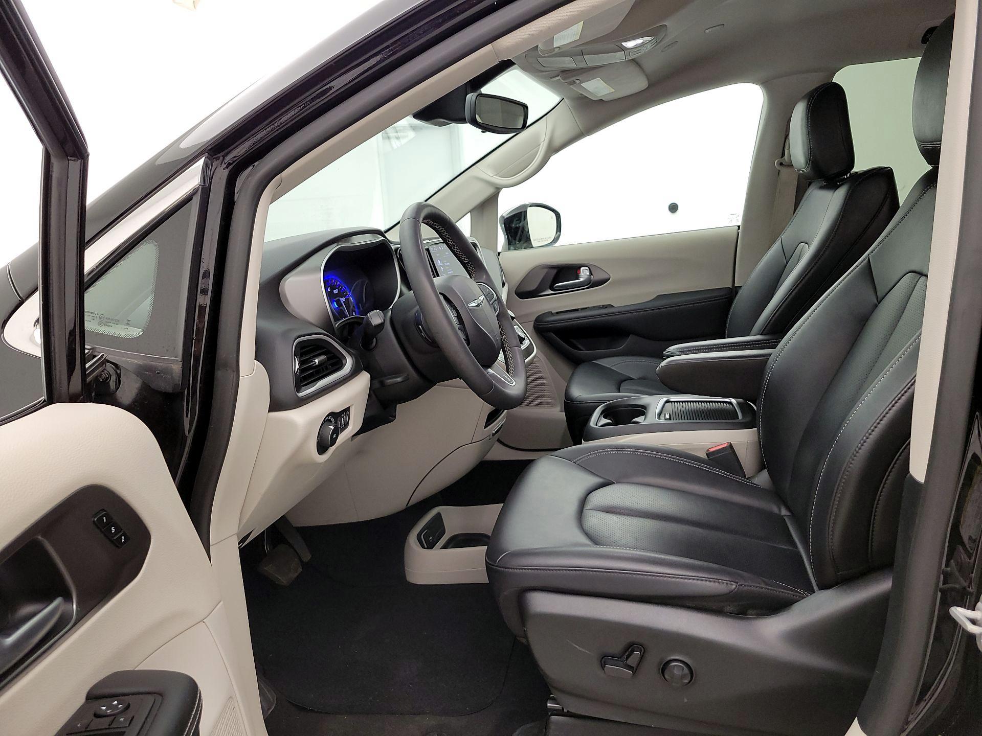 Thumbnail: 2024 Chrysler Pacifica - 11