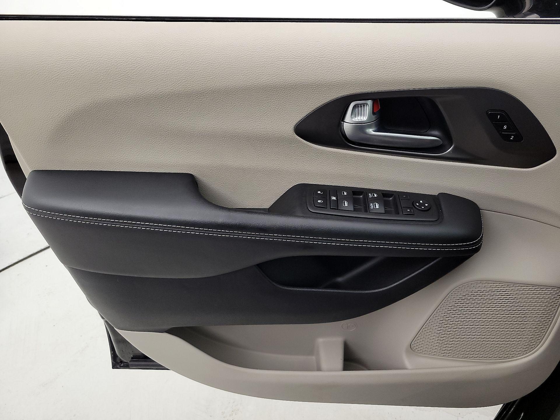 Thumbnail: 2024 Chrysler Pacifica - 12