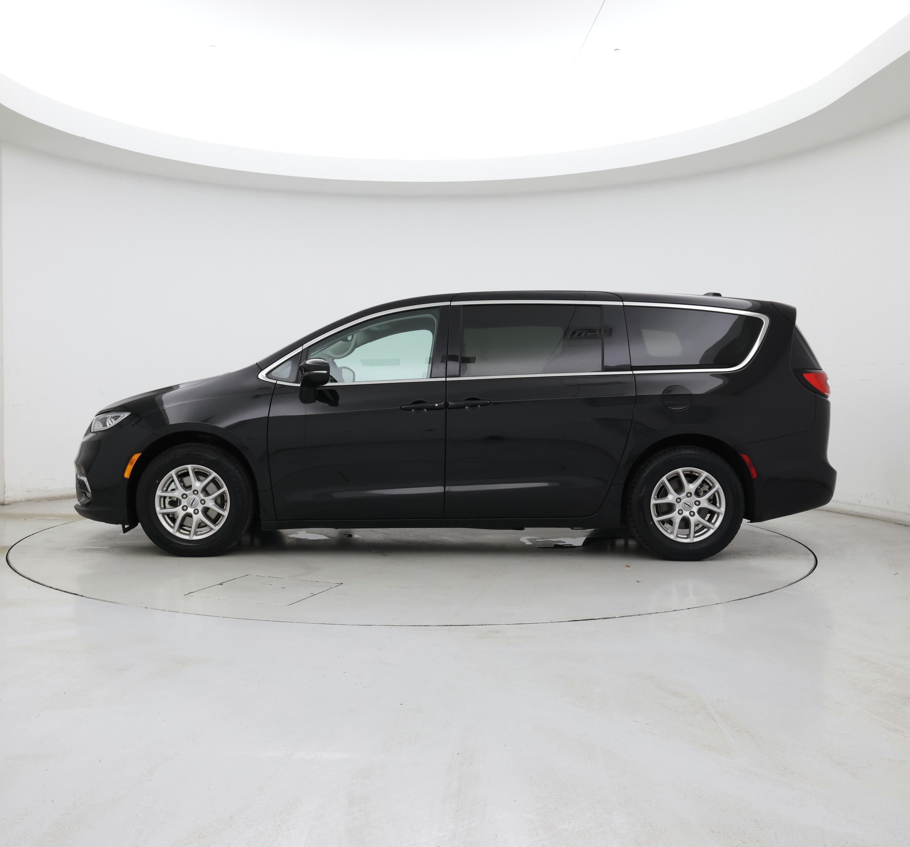 Thumbnail: 2024 Chrysler Pacifica - 3