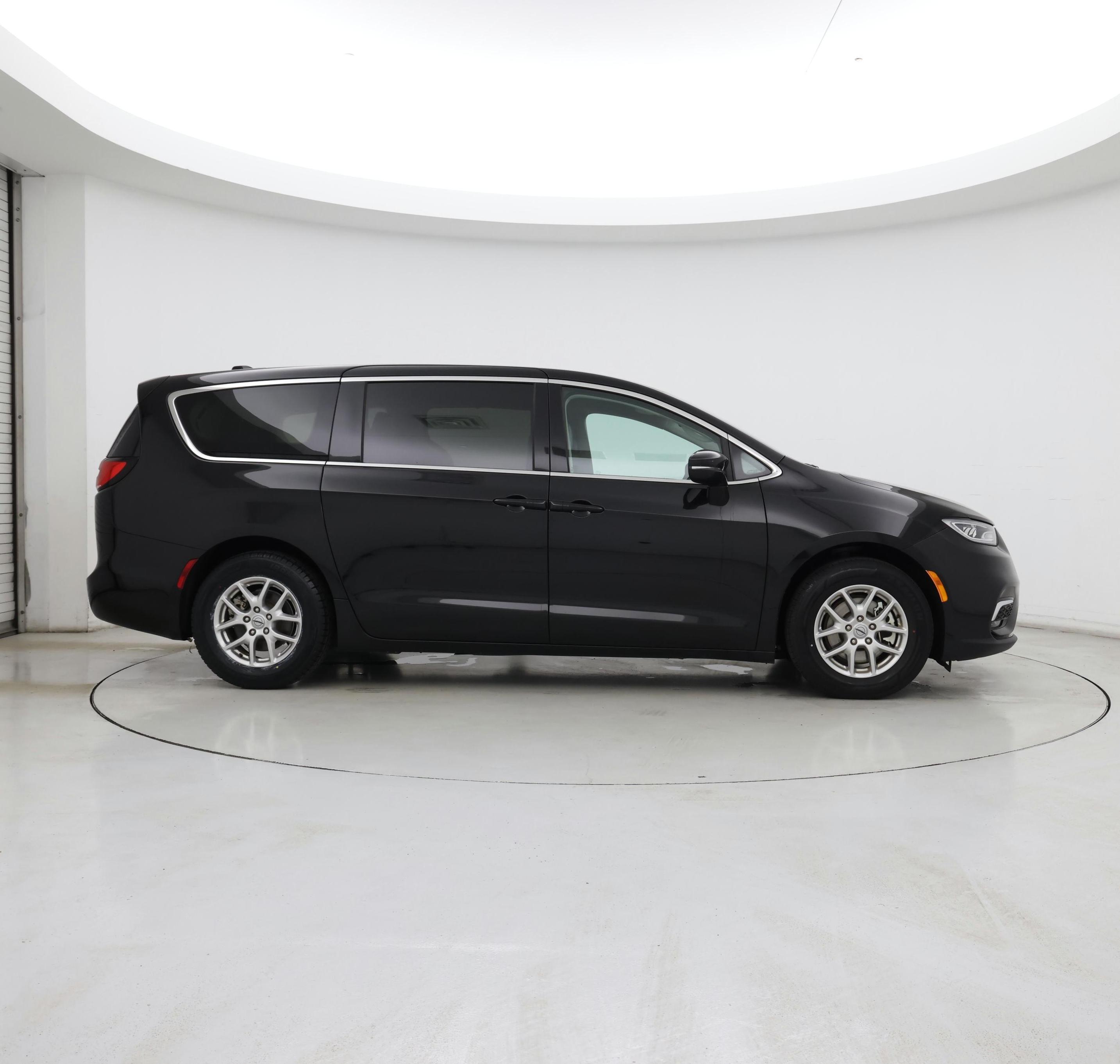 Thumbnail: 2024 Chrysler Pacifica - 7