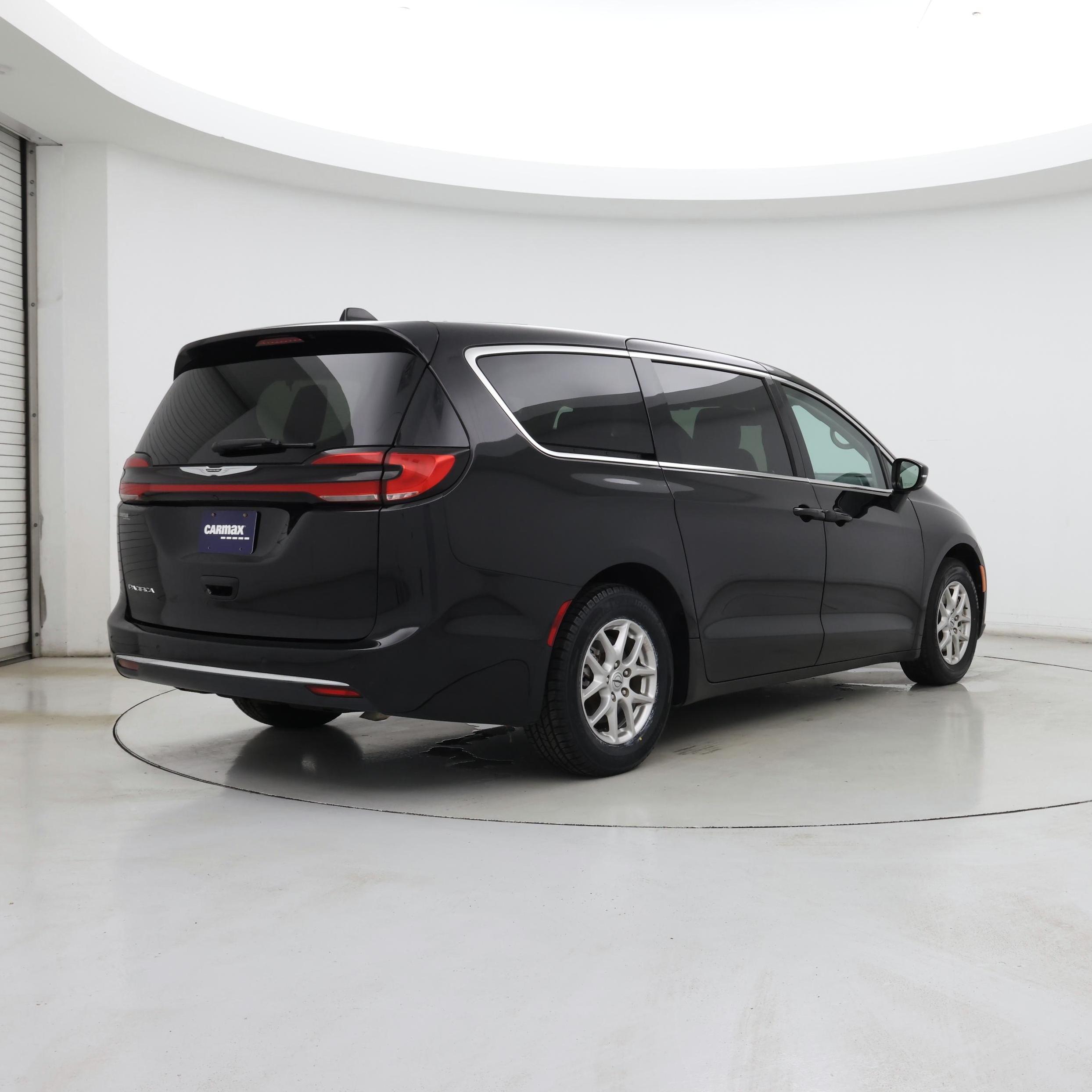 Thumbnail: 2024 Chrysler Pacifica - 8