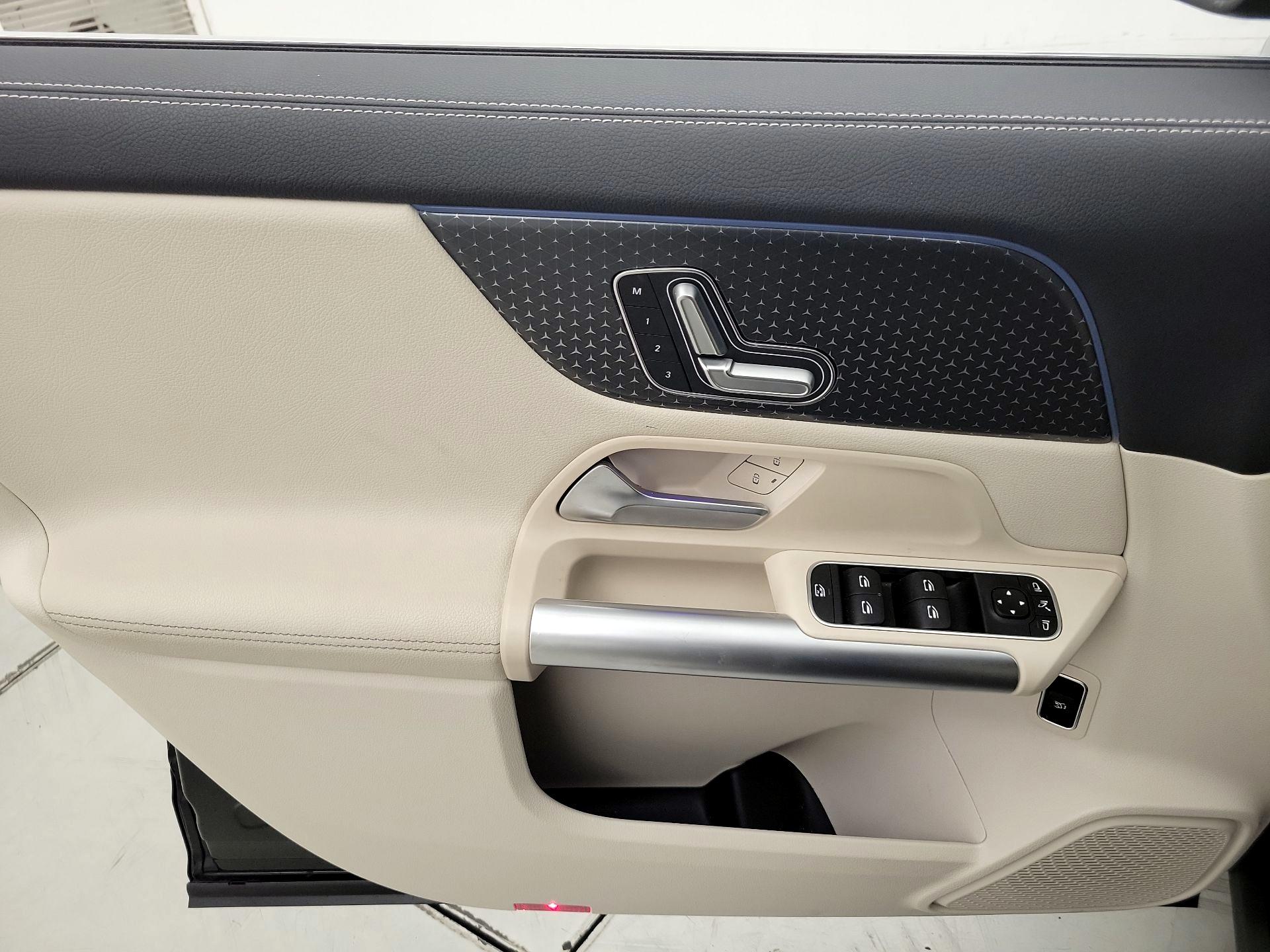 Thumbnail: 2025 Mercedes-Benz GLA - 12