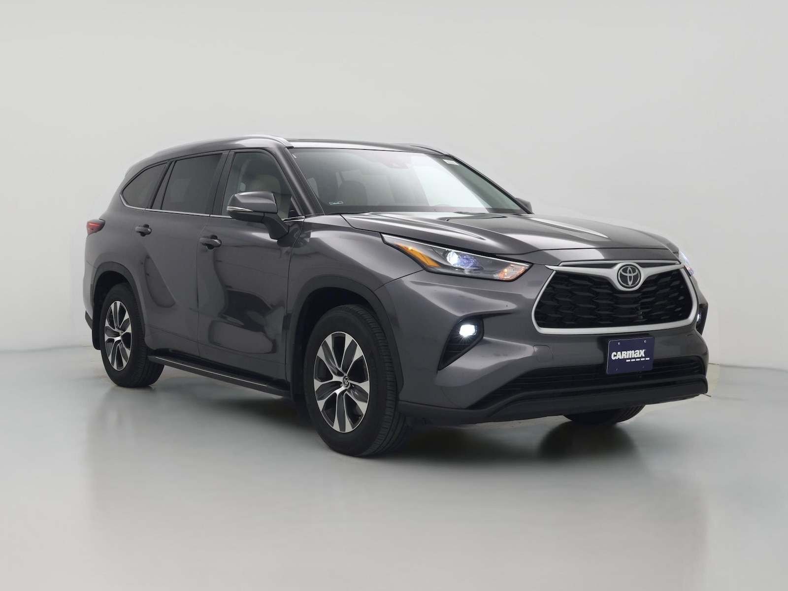 2024 Toyota Highlander LE - Photo 1