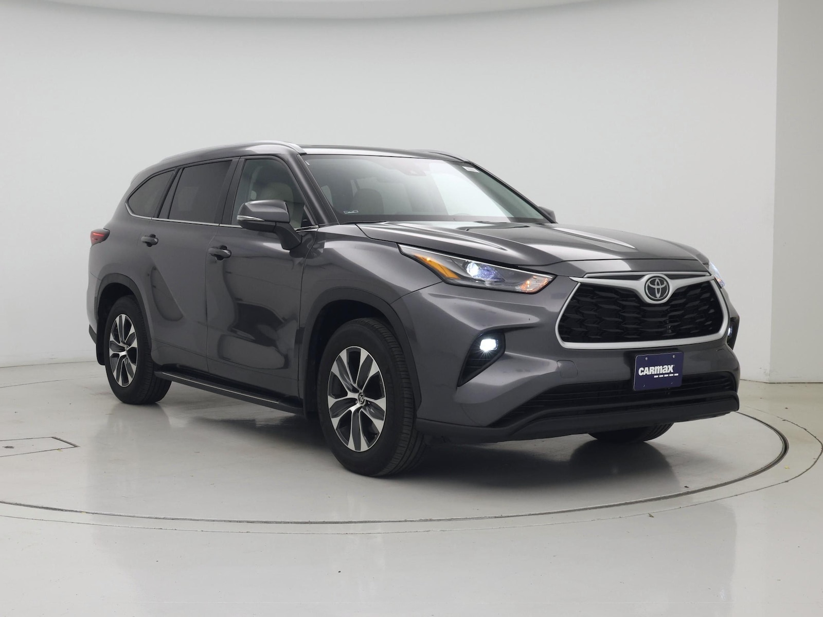 2024 Toyota Highlander LE - Photo 2