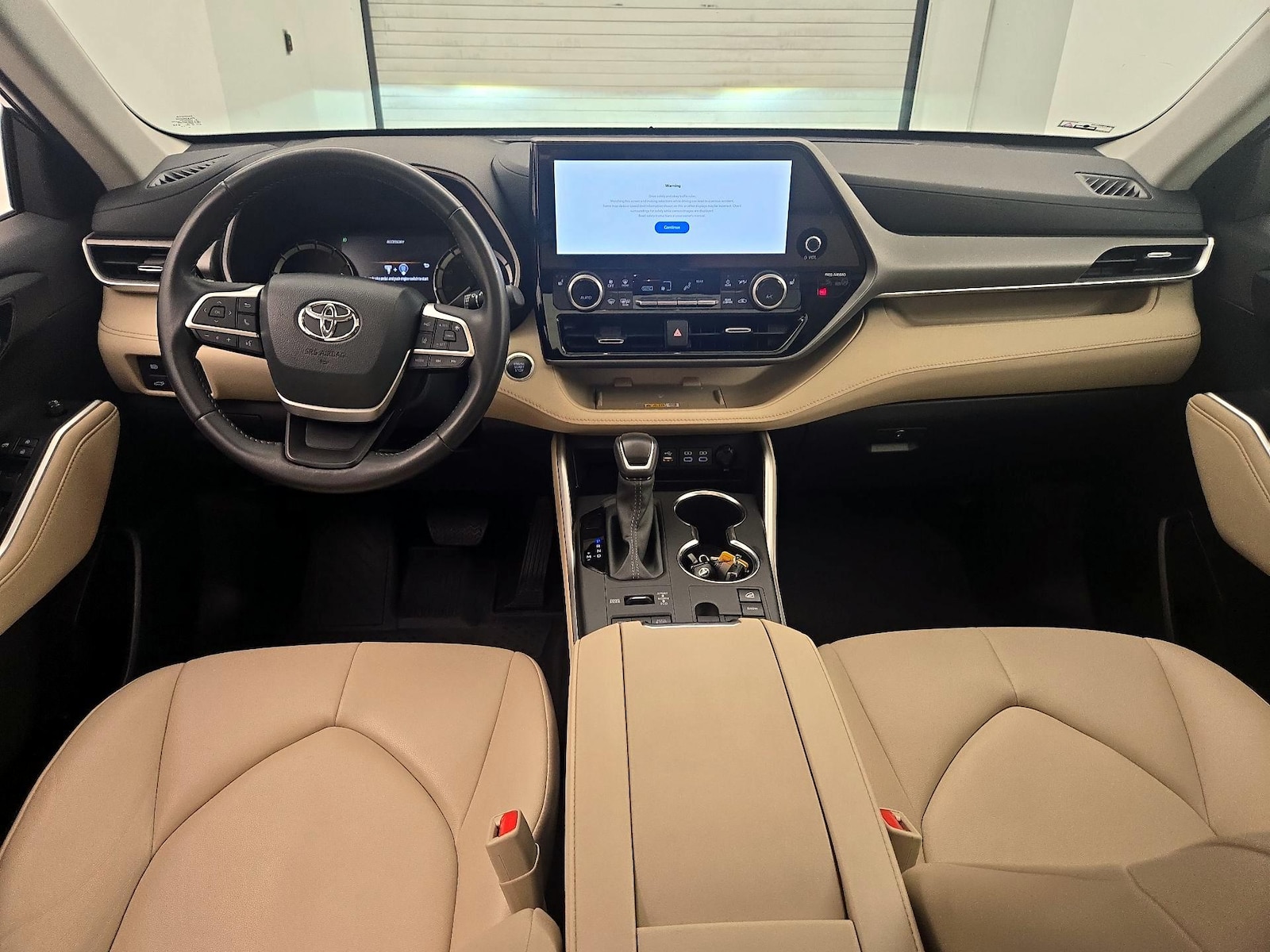 2024 Toyota Highlander LE - Photo 10