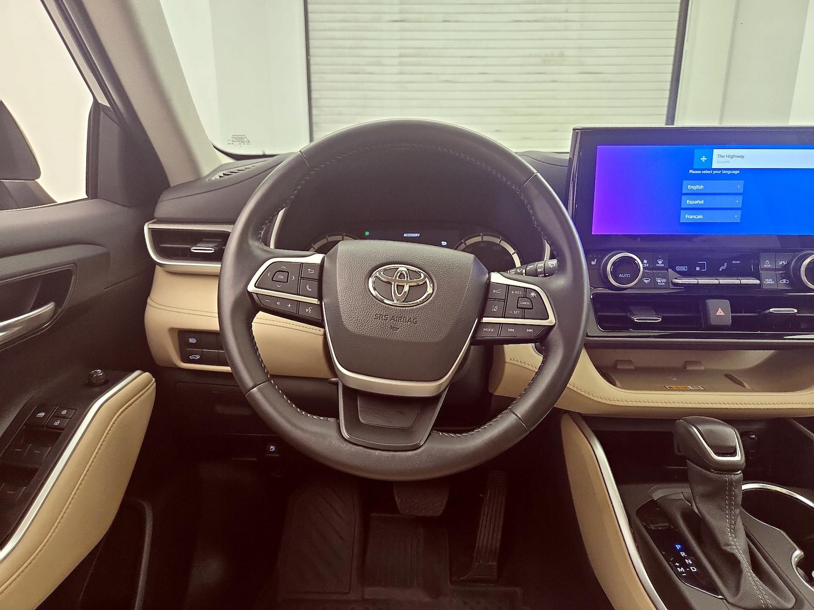 2024 Toyota Highlander LE - Photo 11