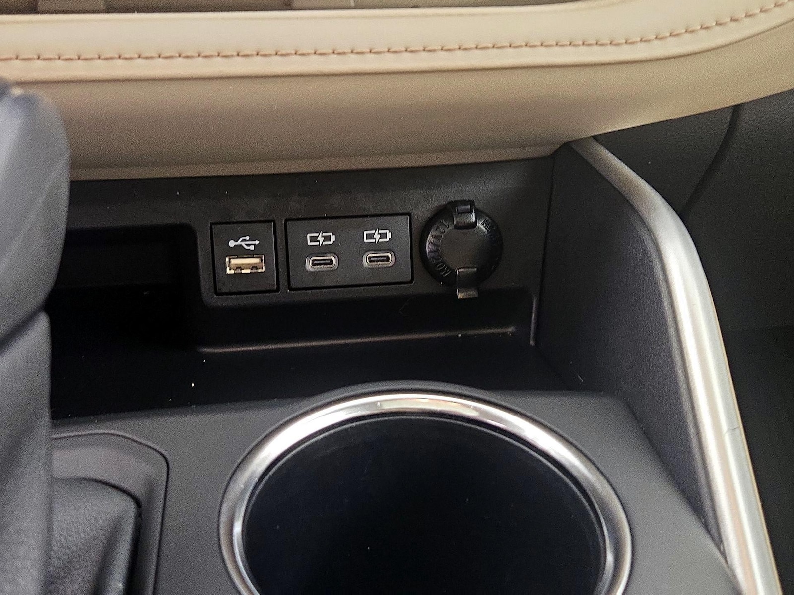 2024 Toyota Highlander LE - Photo 19