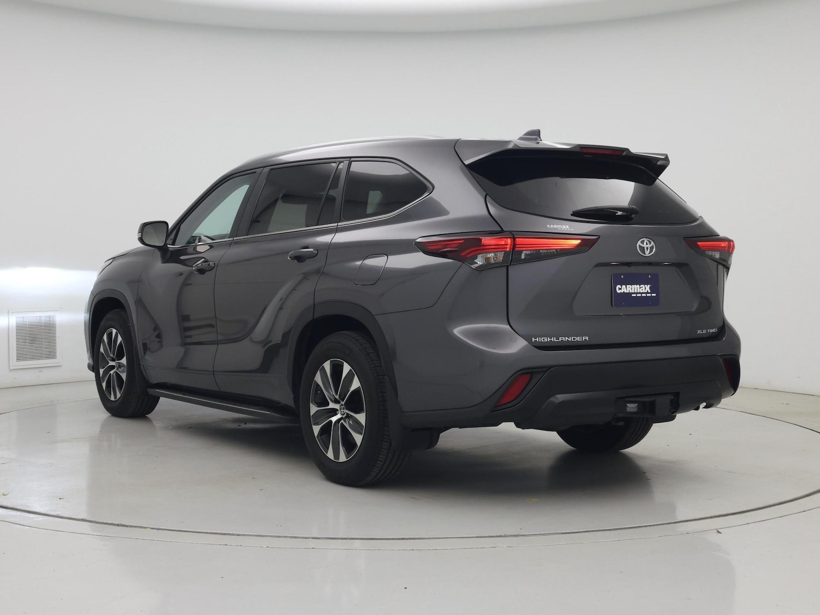 2024 Toyota Highlander LE - Photo 3