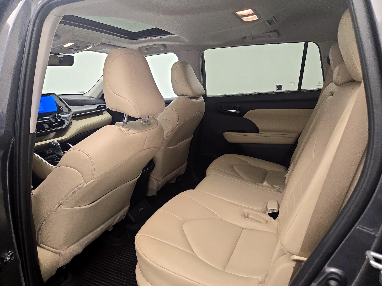 2024 Toyota Highlander LE - Photo 21