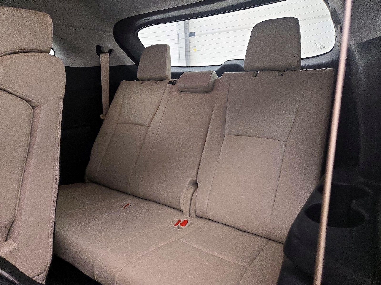 2024 Toyota Highlander LE - Photo 22