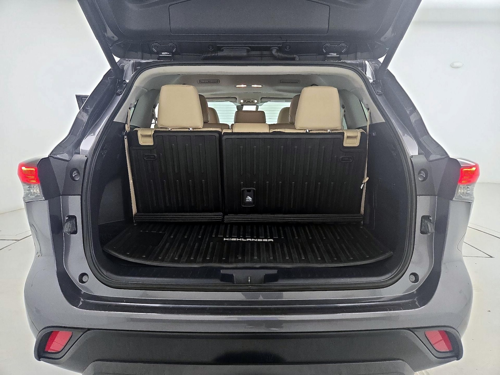 2024 Toyota Highlander LE - Photo 23