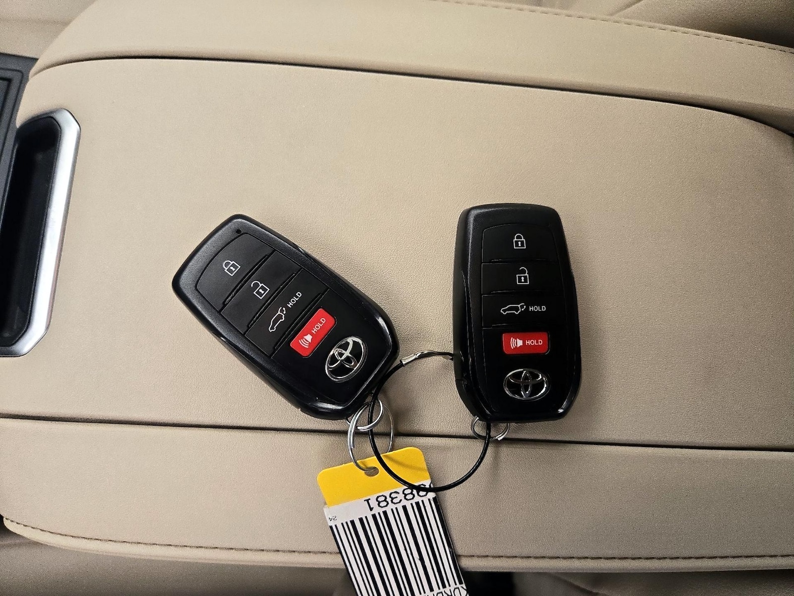 2024 Toyota Highlander LE - Photo 26