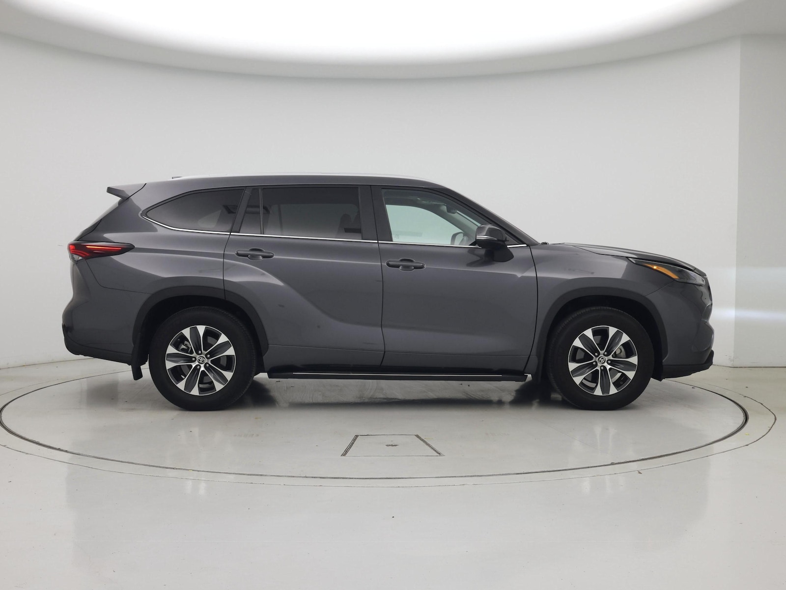 2024 Toyota Highlander LE - Photo 8