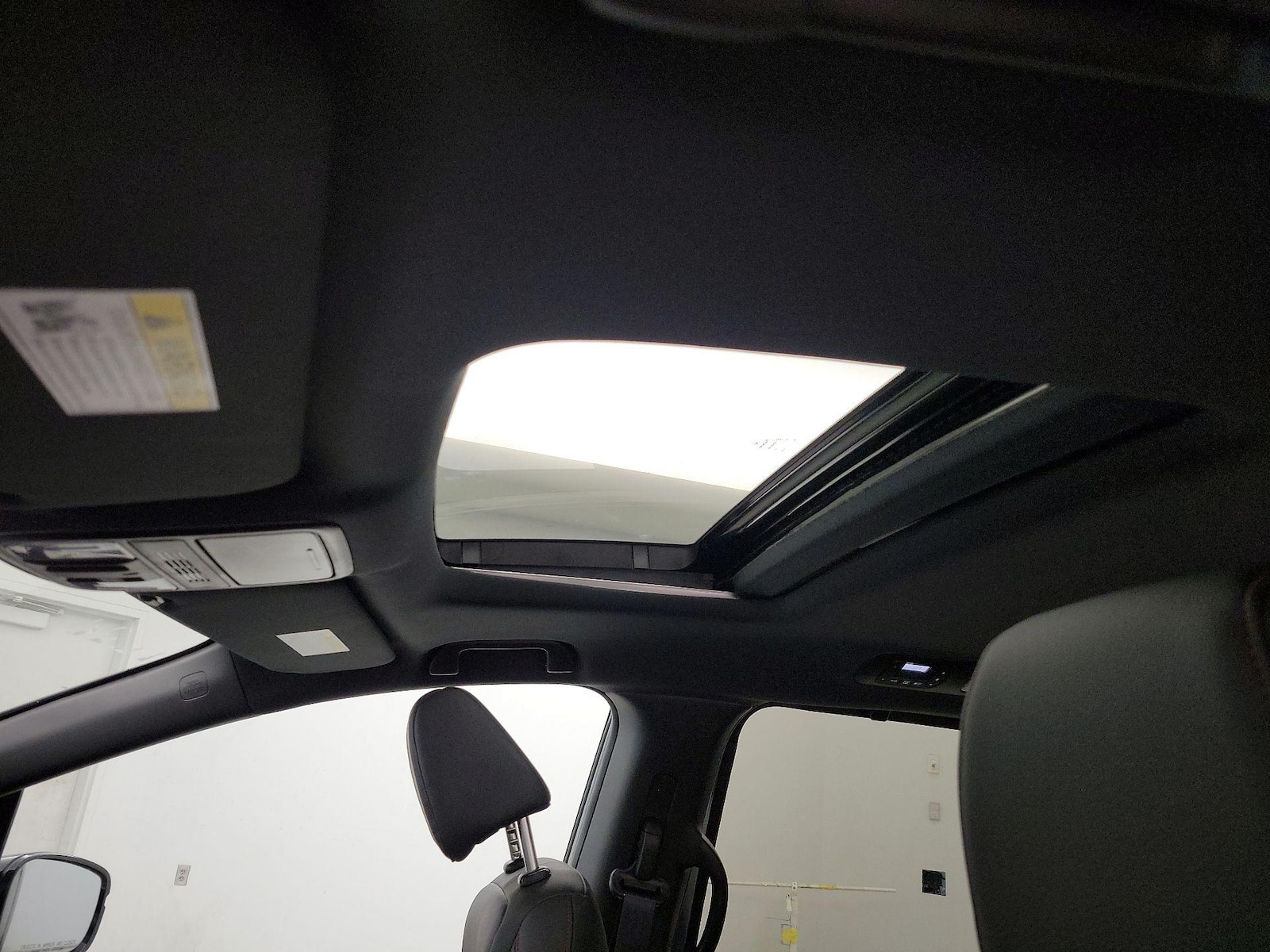 Sunroof(s) & Overhead Airbags