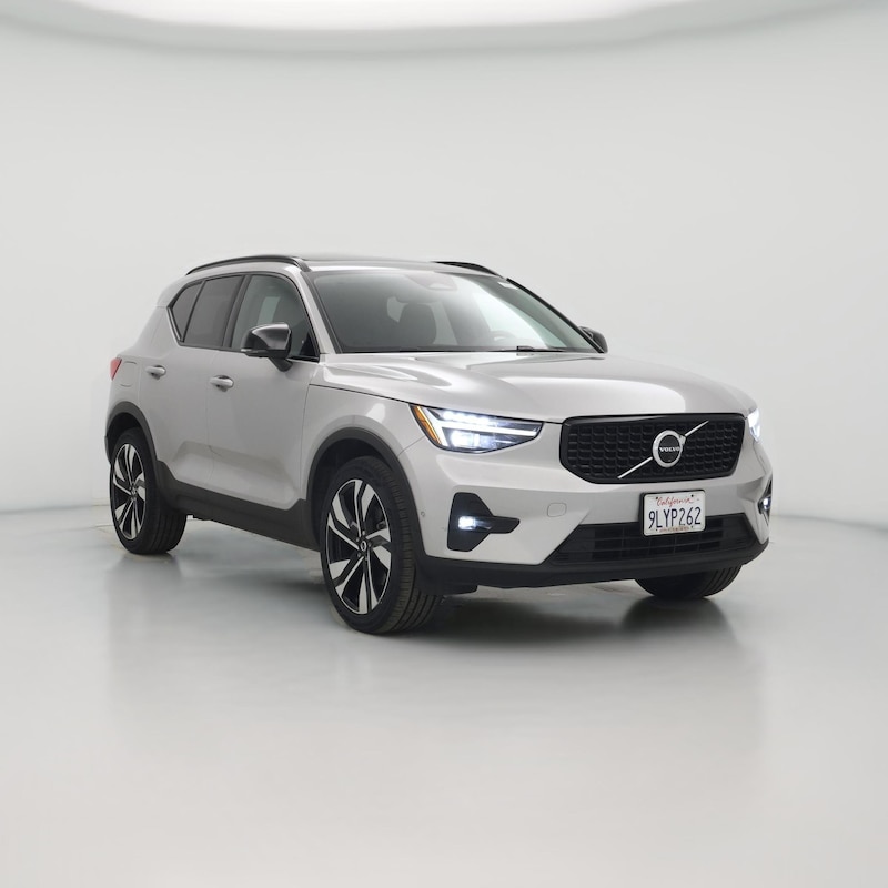 2024 Volvo XC40 B5 Ultimate Dark Theme