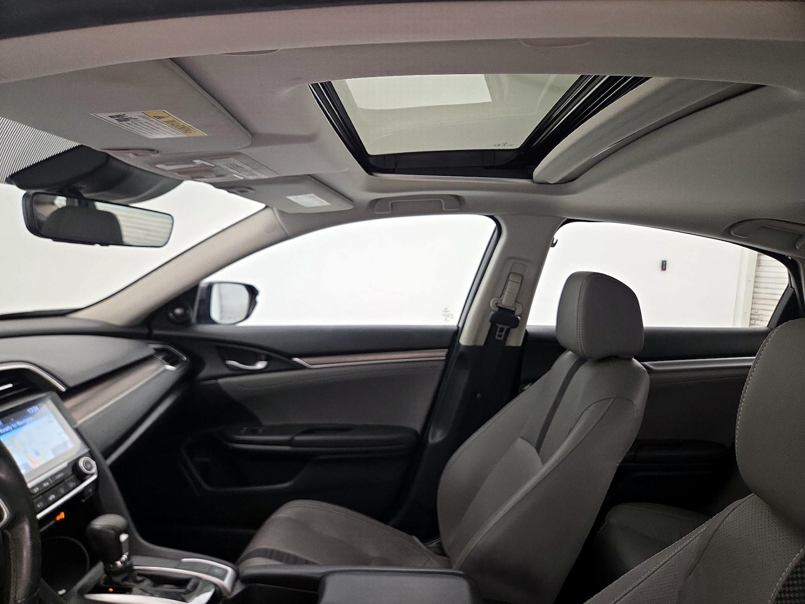 Sunroof(s) & Overhead Airbags