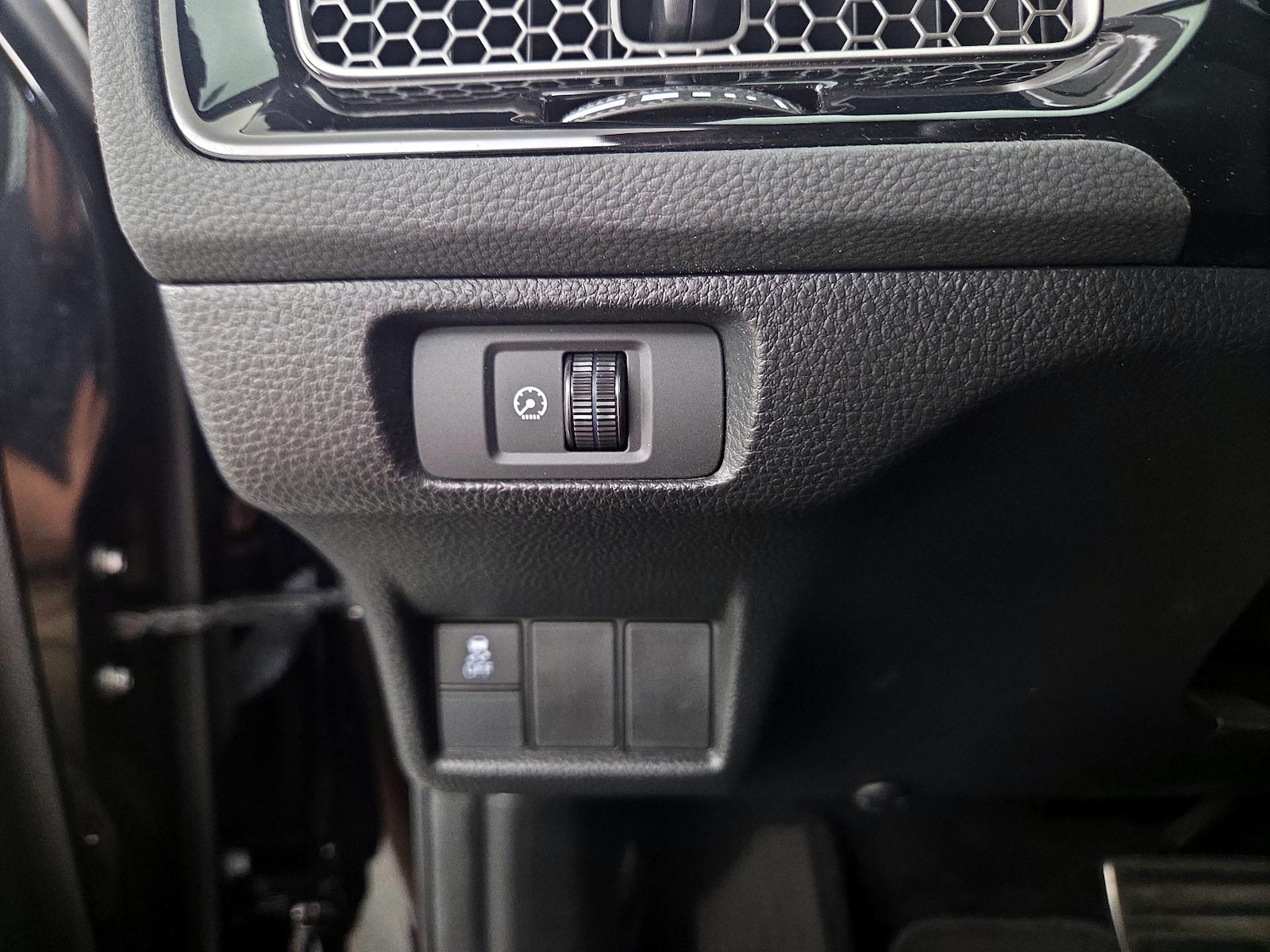 2025 Honda Civic Sport - Photo 14