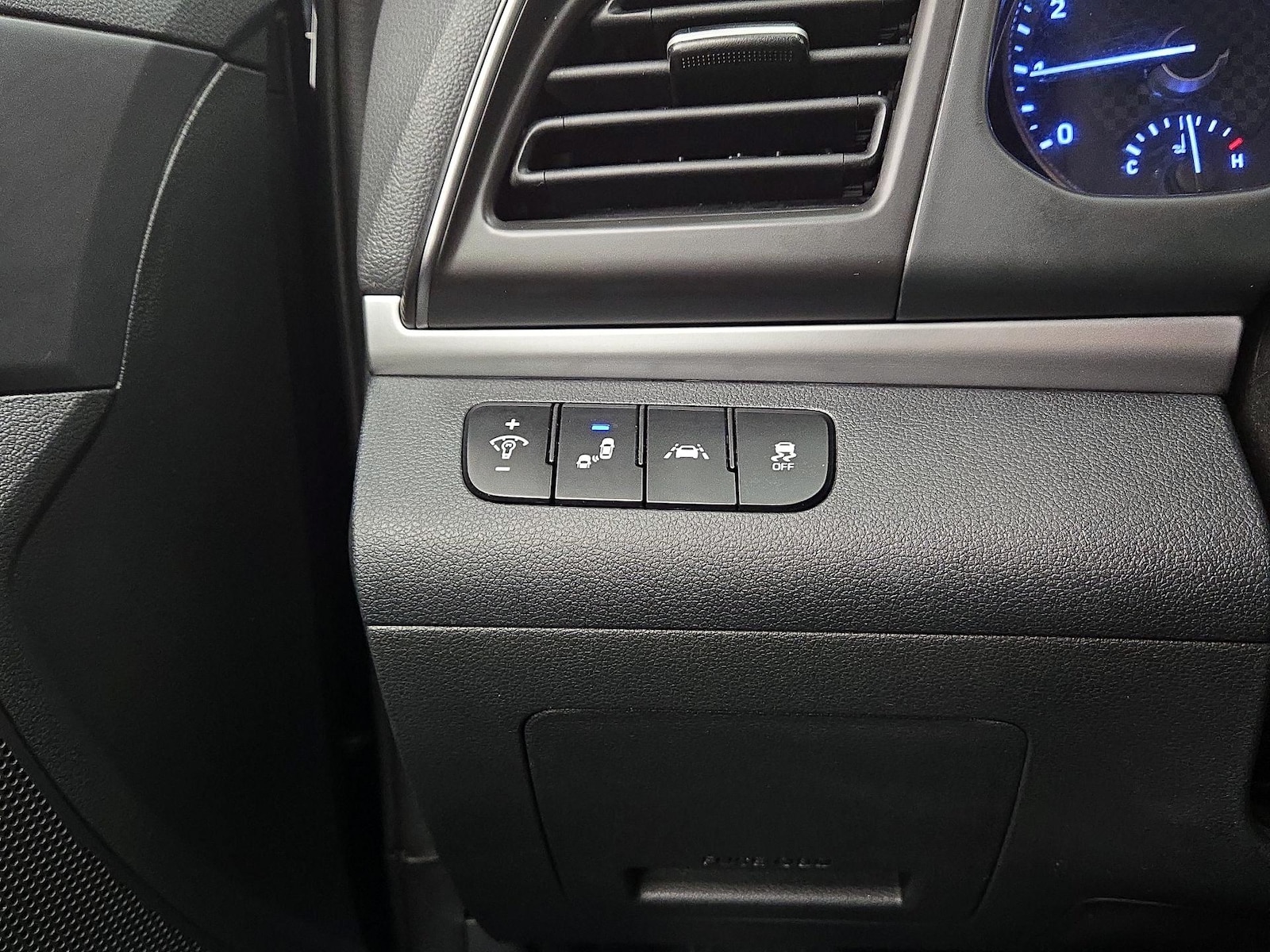 2020 Hyundai Elantra SEL - Photo 14