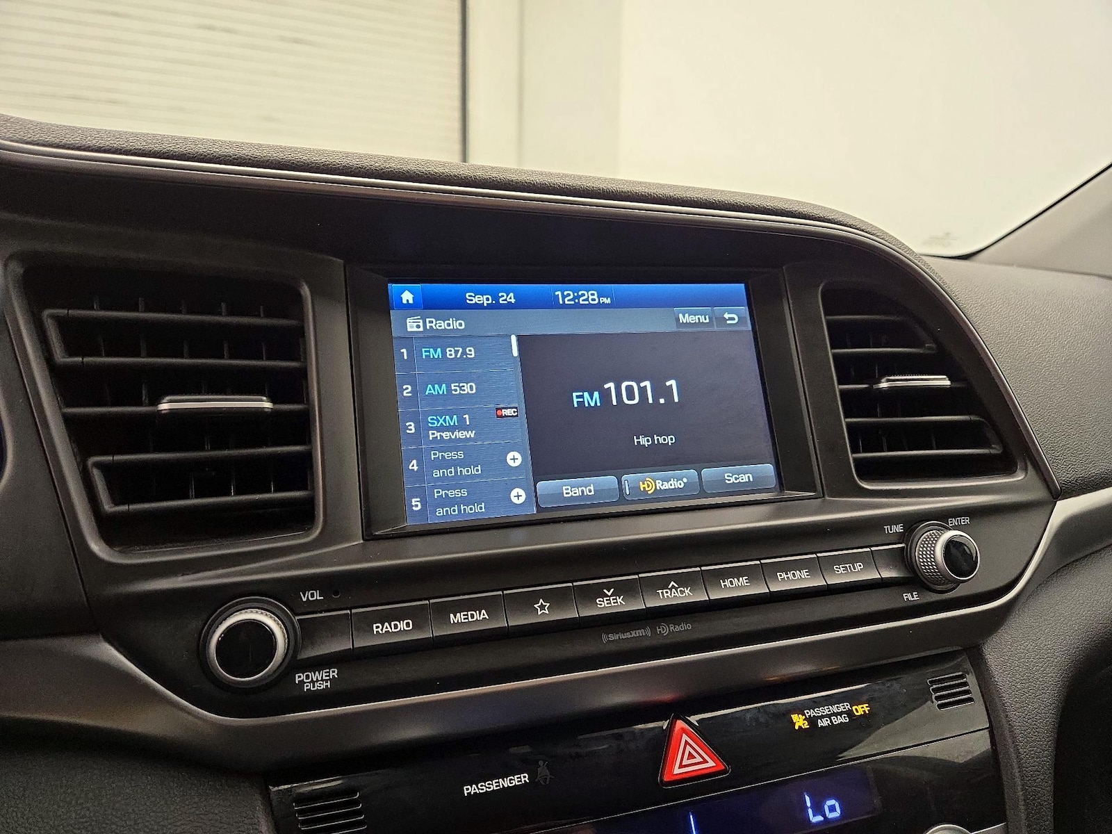 2020 Hyundai Elantra SEL - Photo 16