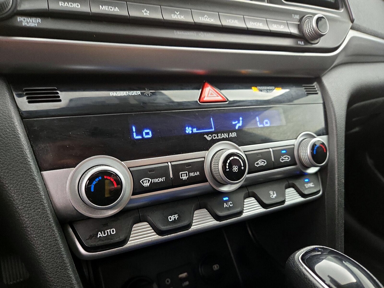2020 Hyundai Elantra SEL - Photo 17