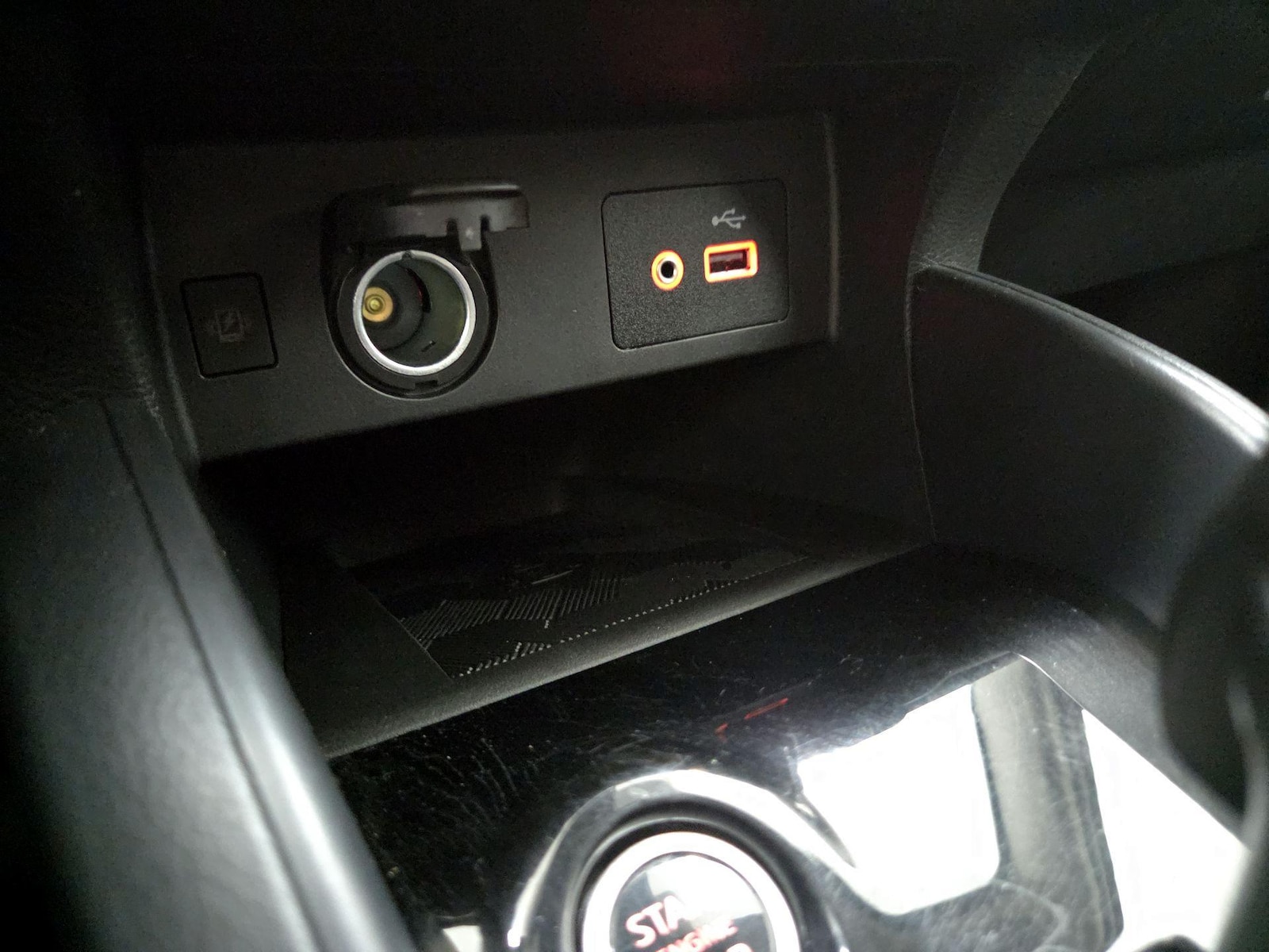 2024 Nissan Versa Sedan SV - Photo 19