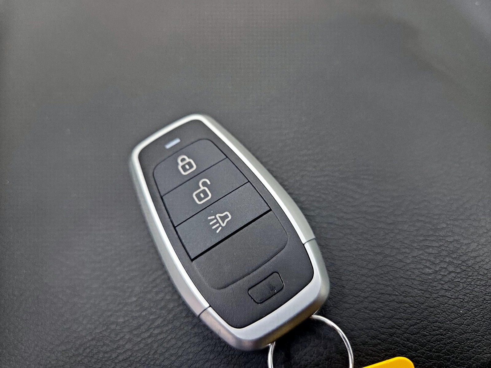 2024 Nissan Versa Sedan SV - Photo 23