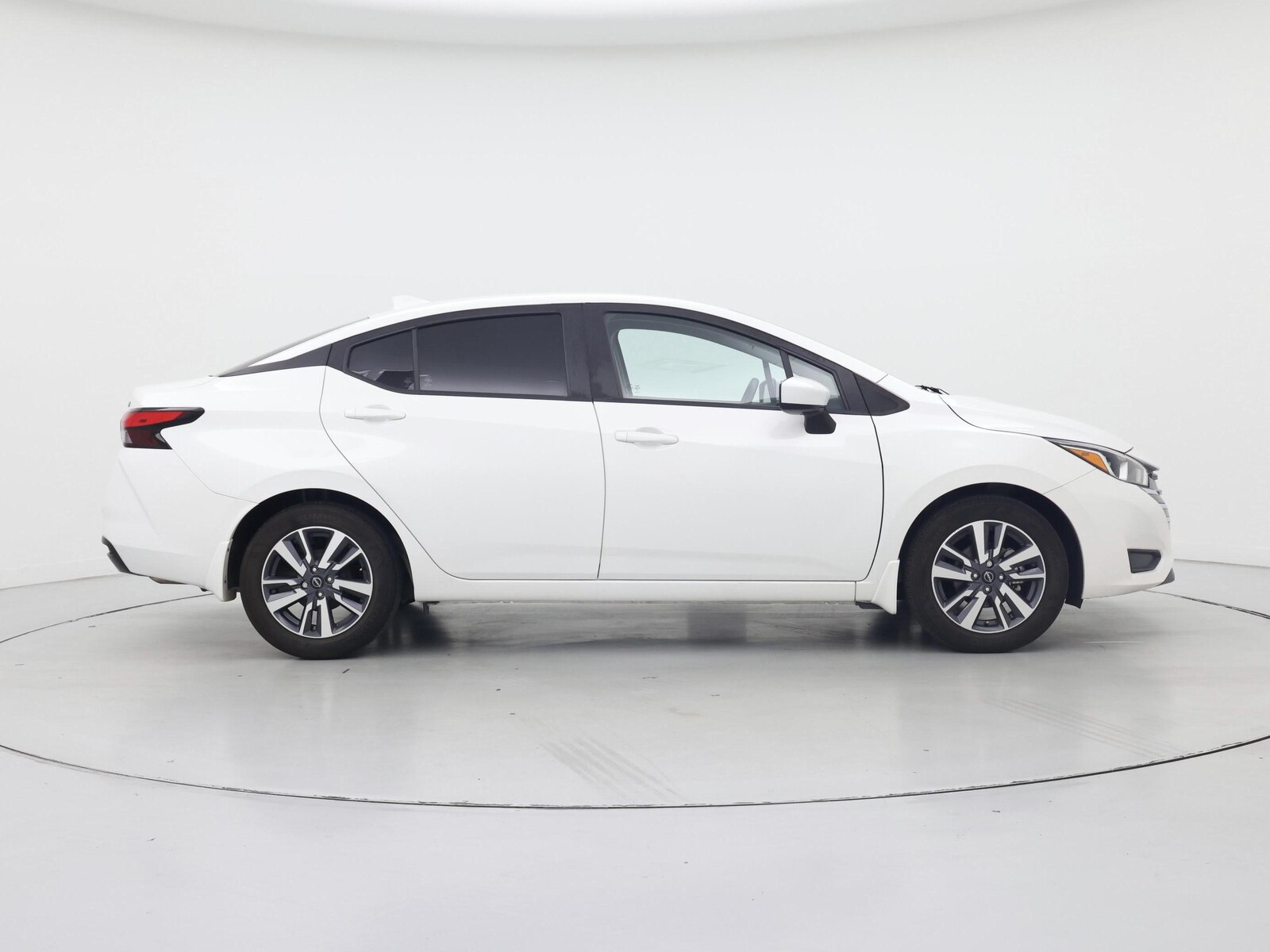 2024 Nissan Versa Sedan SV - Photo 8