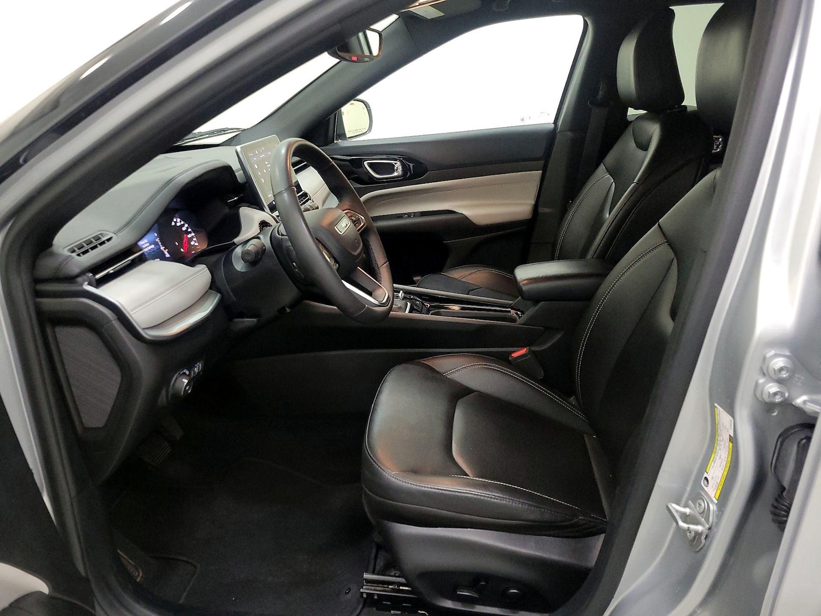 2025 Jeep Compass Limited - Photo 12