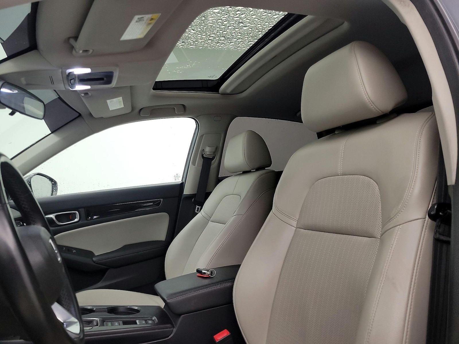 Sunroof(s) & Overhead Airbags