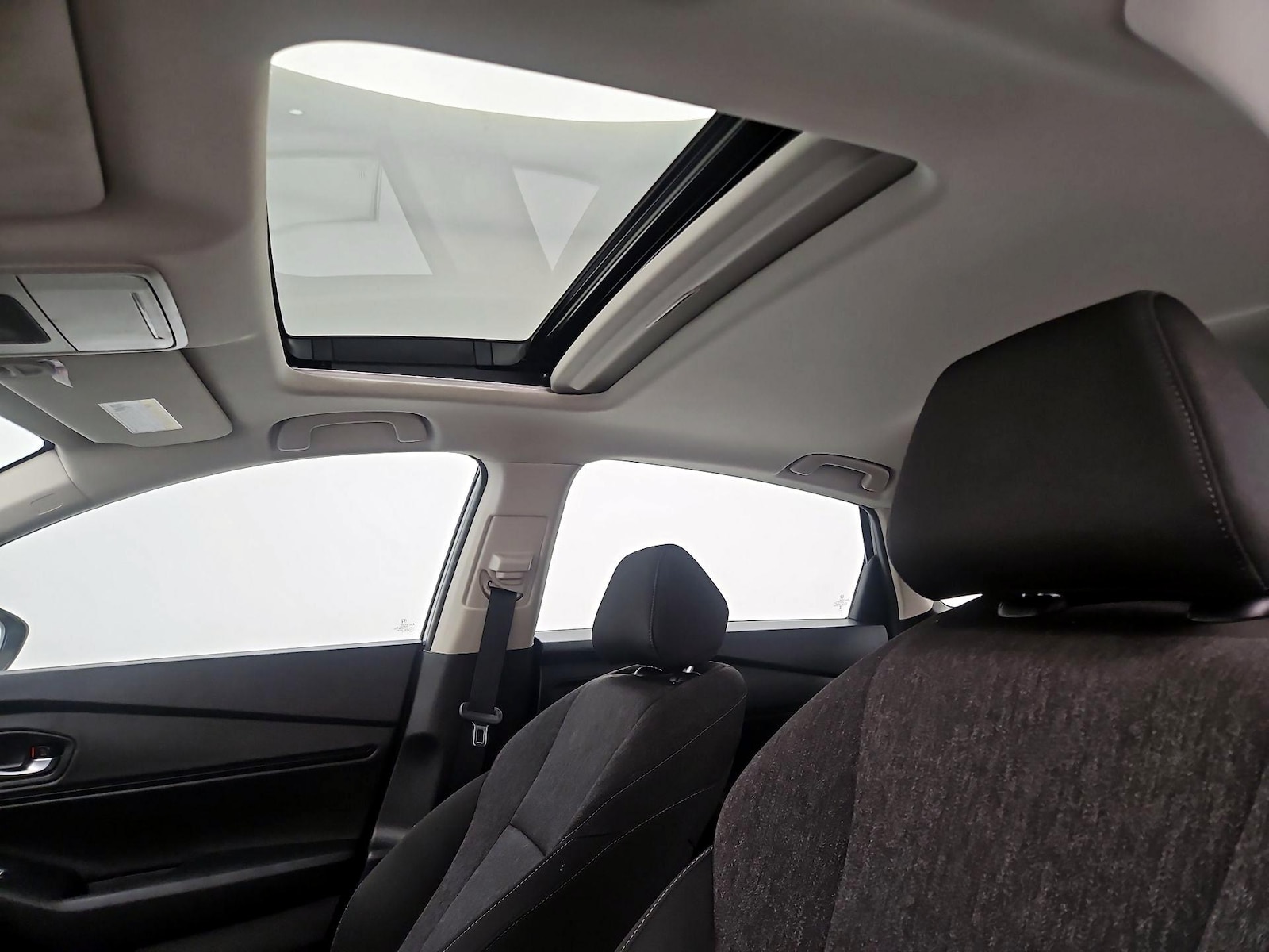 Sunroof(s) & Overhead Airbags