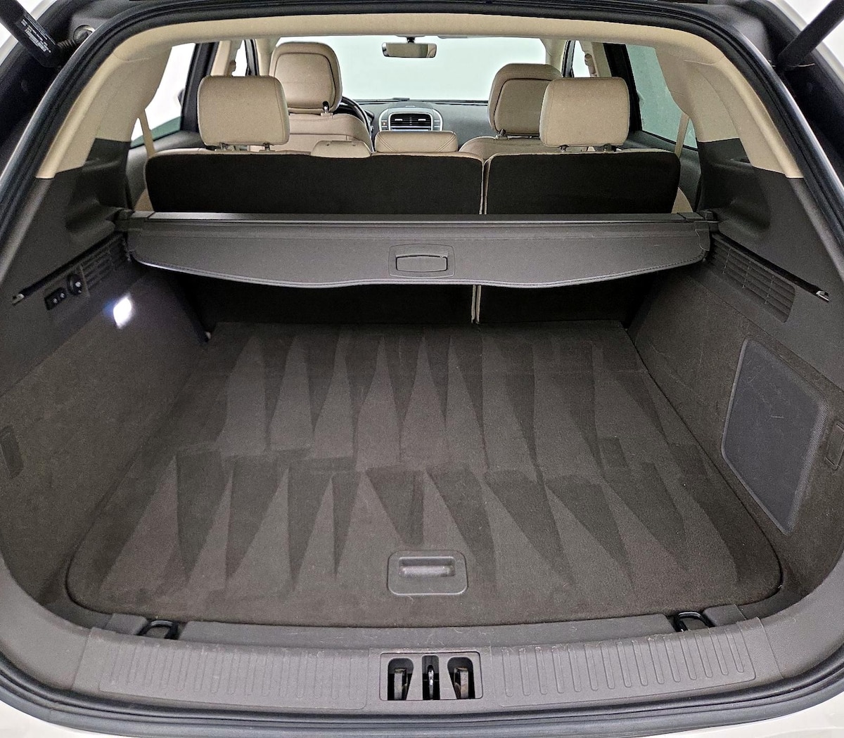 Trunk/Cargo (Seats Up)