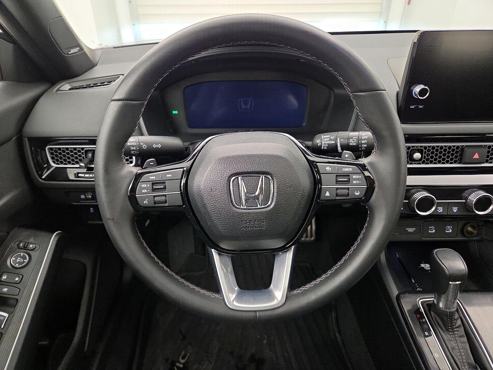 2025 Honda Civic Hatchback Sport Touring - Photo 11