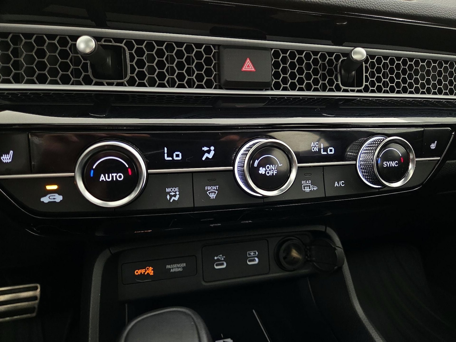 2025 Honda Civic Hatchback Sport Touring - Photo 18