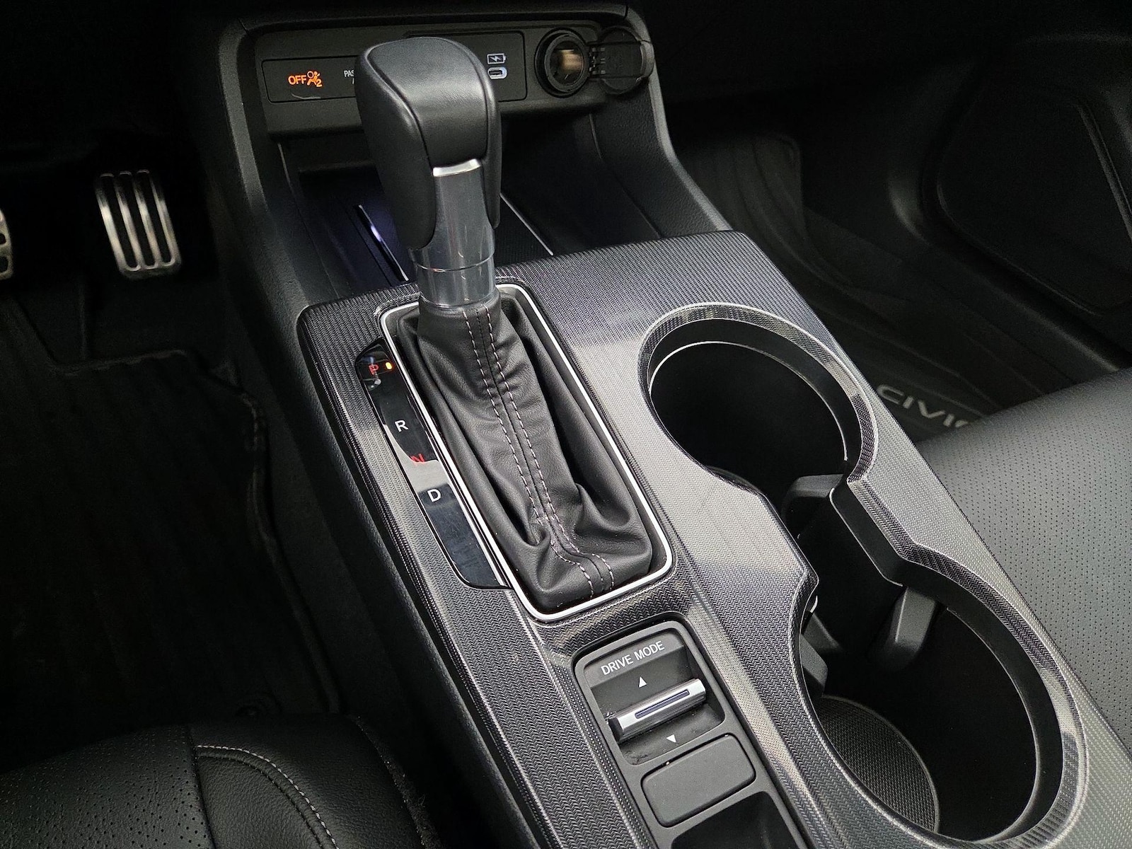 2025 Honda Civic Hatchback Sport Touring - Photo 19