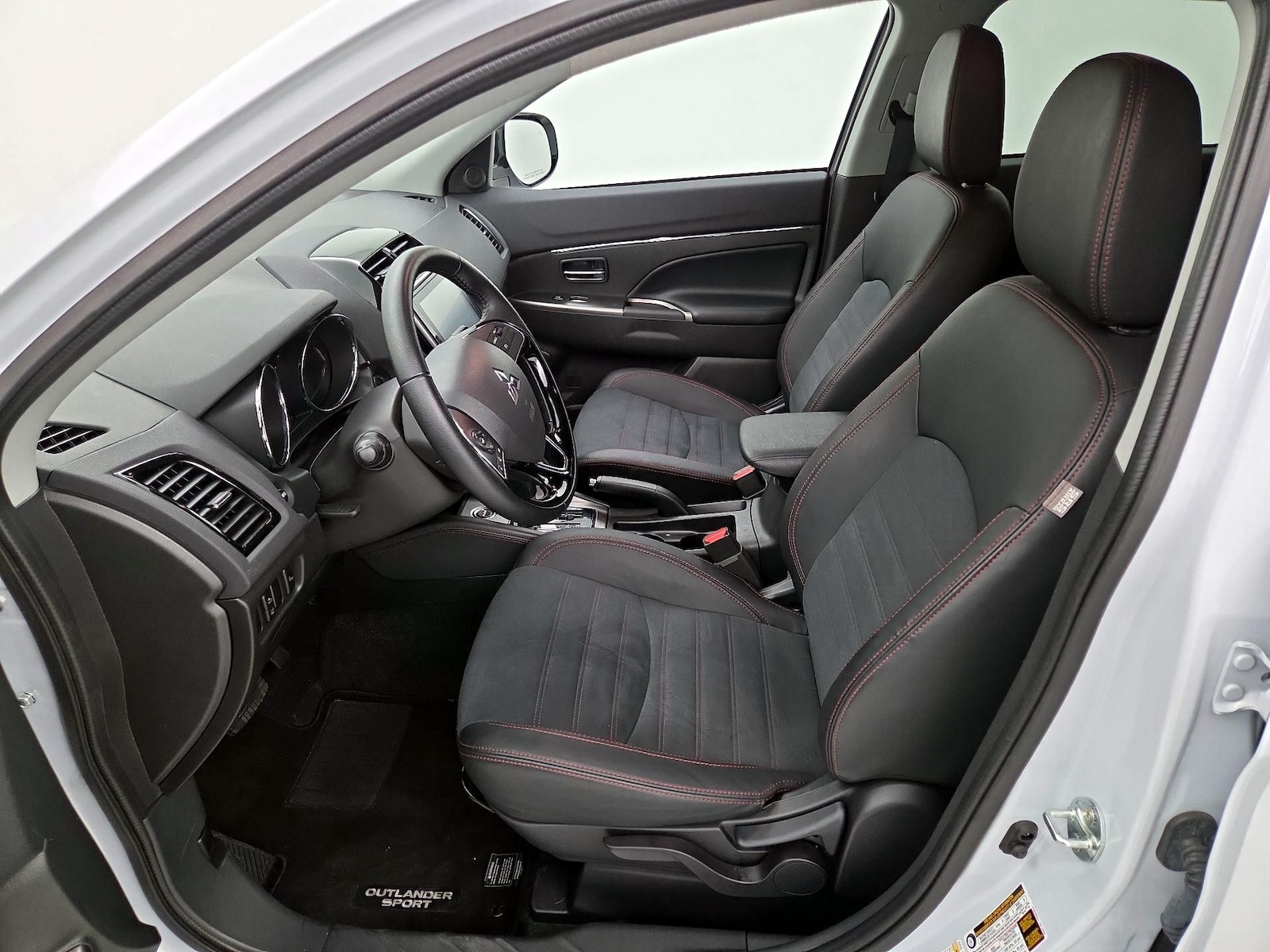 2025 Mitsubishi Outlander Sport SE - Photo 12