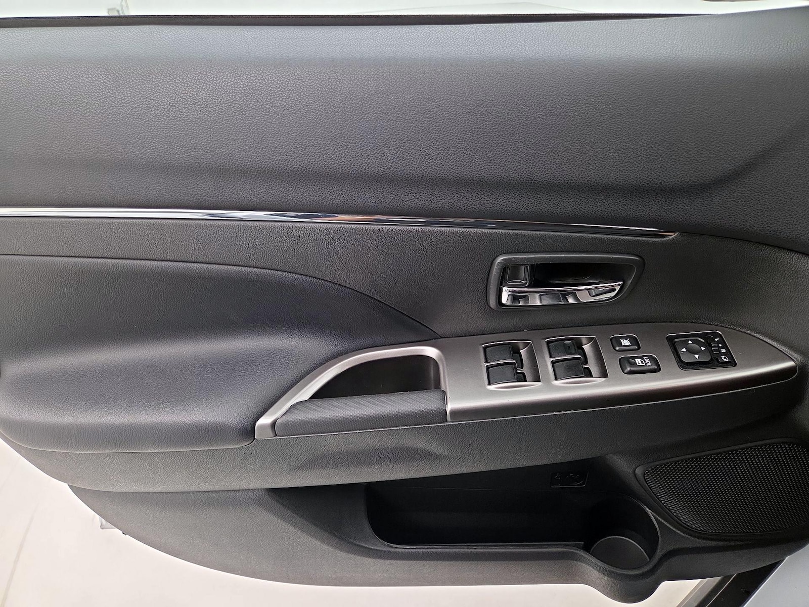2025 Mitsubishi Outlander Sport SE - Photo 13