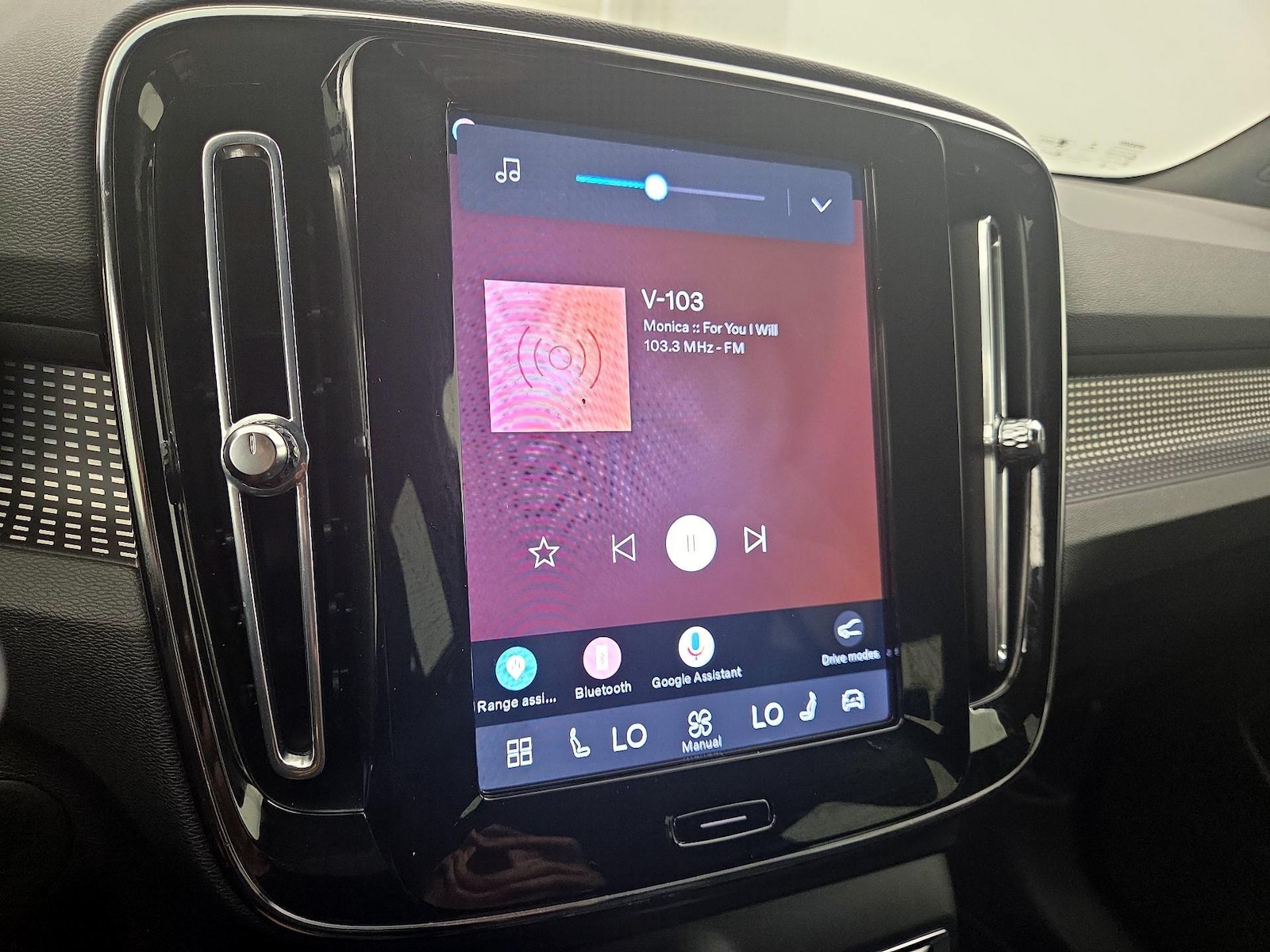 2022 Volvo XC40 Ultimate - Photo 17