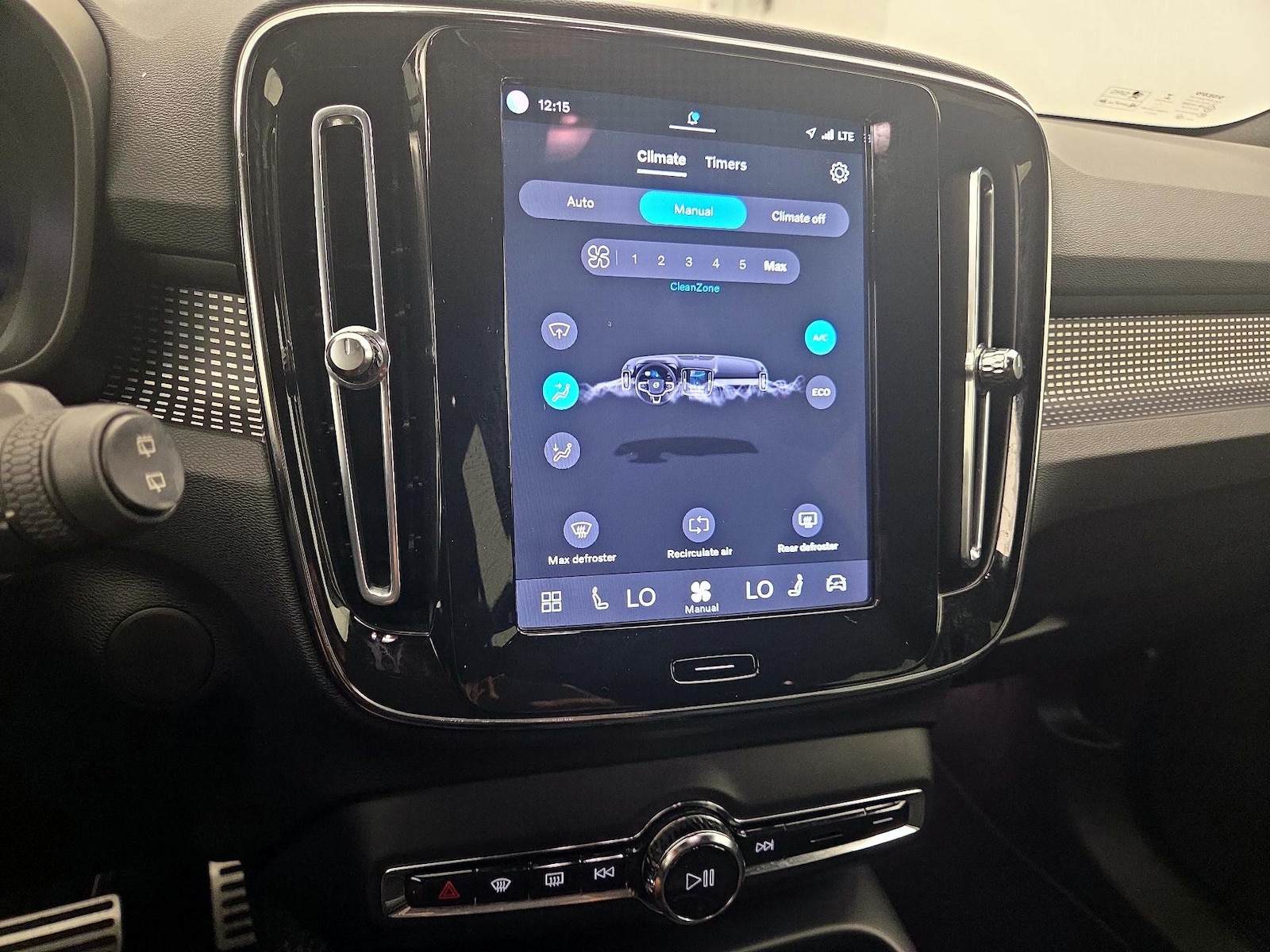 2022 Volvo XC40 Ultimate - Photo 18