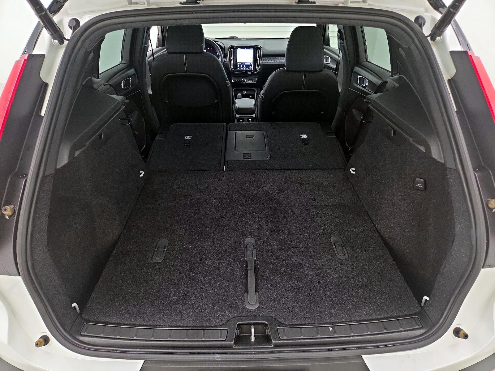 2022 Volvo XC40 Ultimate - Photo 24