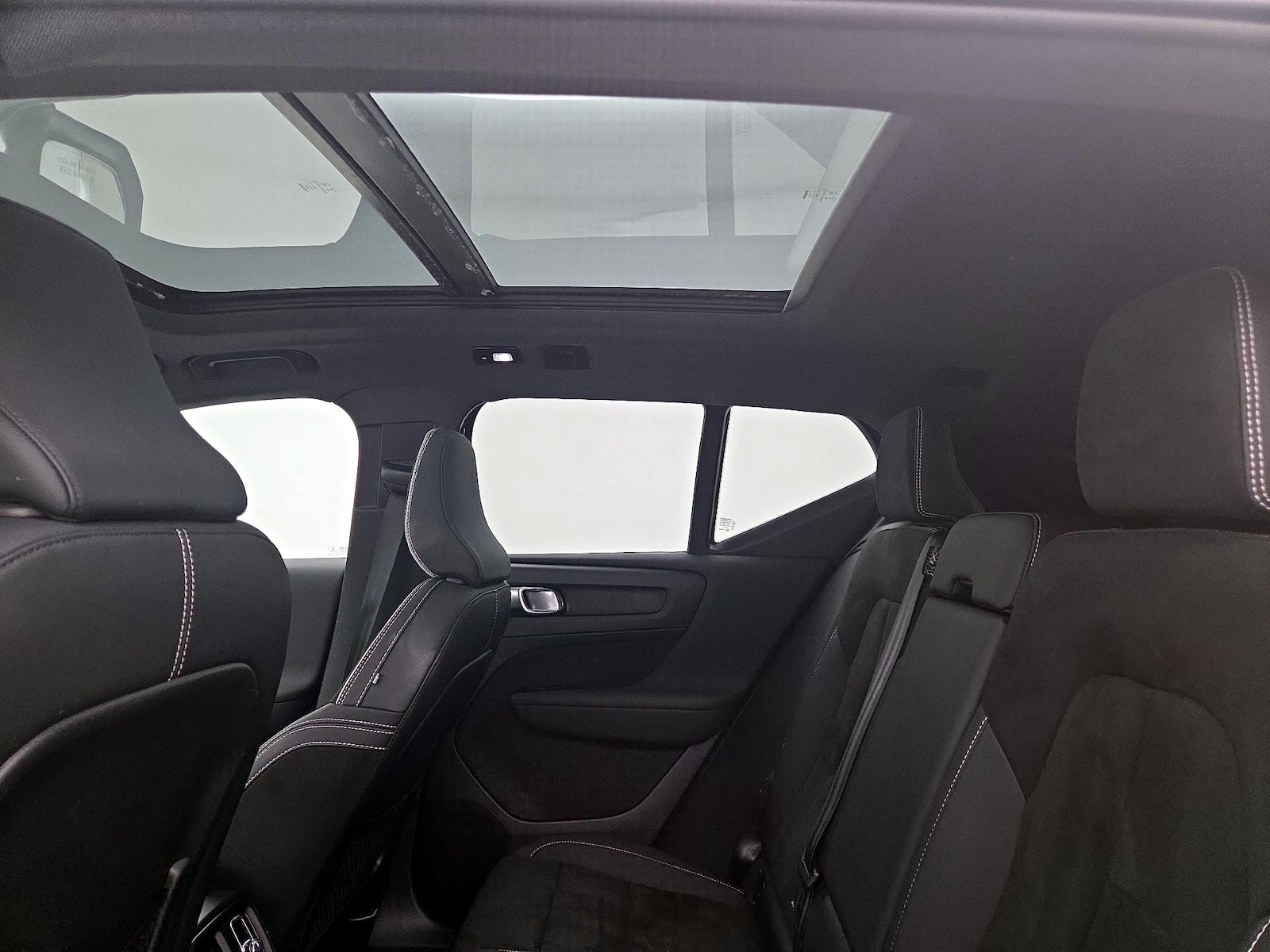 2022 Volvo XC40 Ultimate - Photo 26