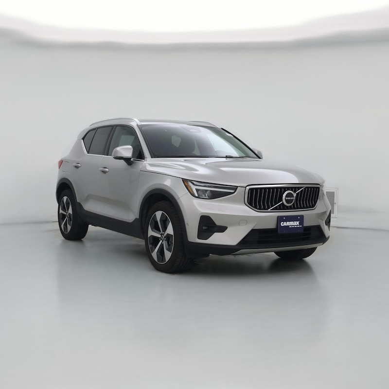 2025 Volvo XC40 B5 Plus Bright Theme