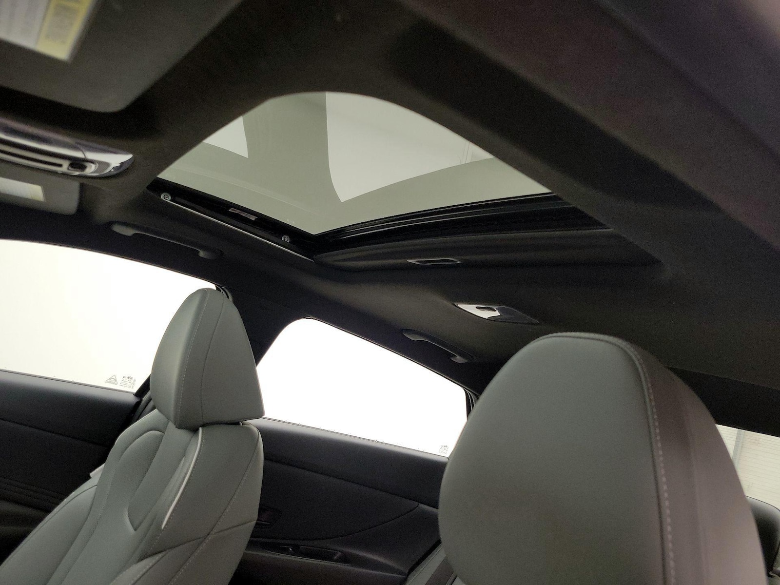Sunroof(s) & Overhead Airbags