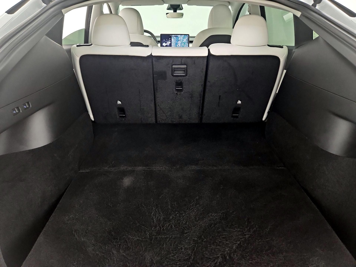 Trunk/Cargo (Seats Up)