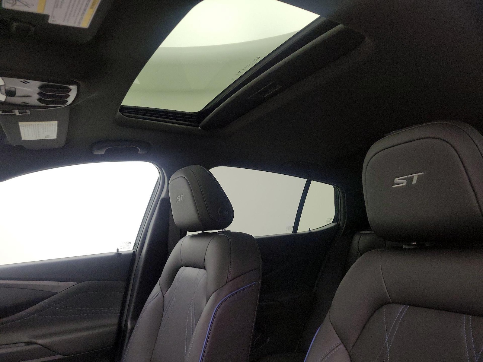 Sunroof(s) & Overhead Airbags