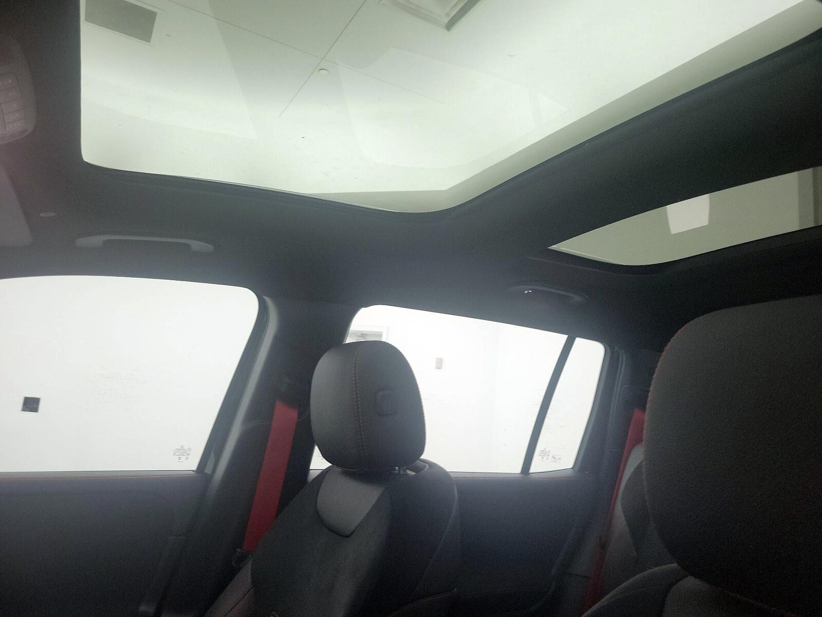 Panoramic Sunroof & Skylight(s)