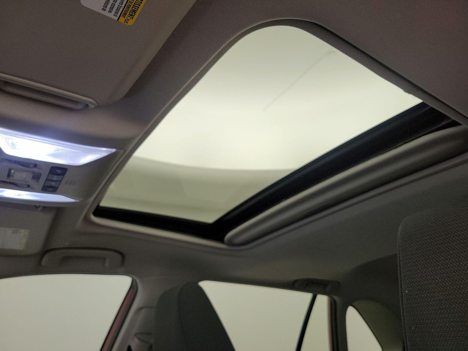 Sunroof(s) & Overhead Airbags