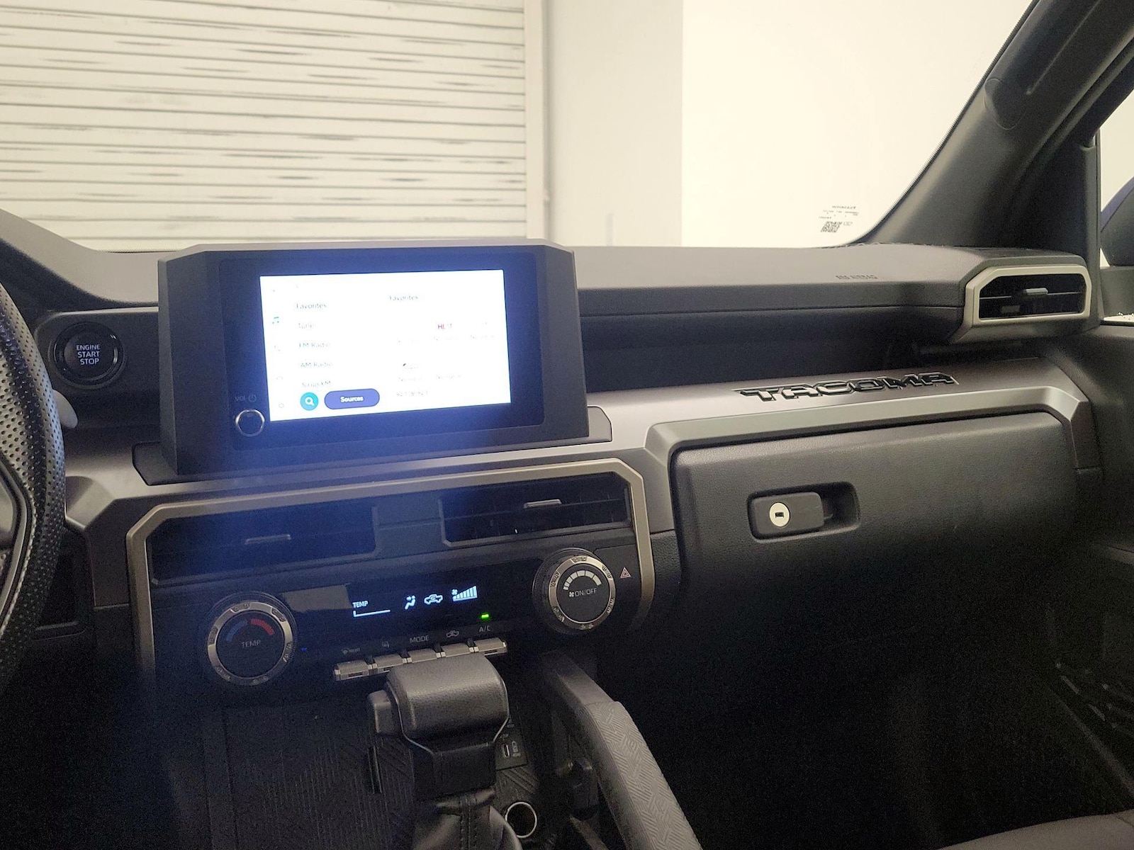 2025 Toyota Tacoma SR5 - Photo 10