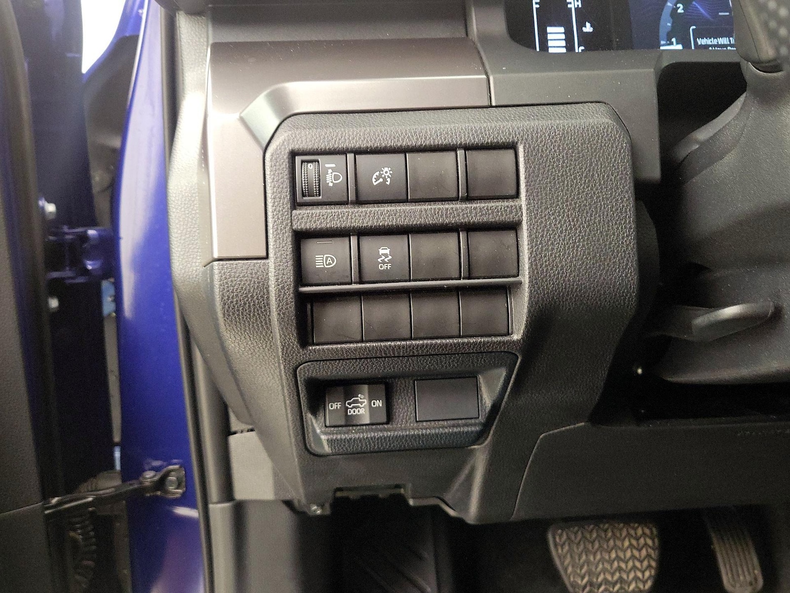 2025 Toyota Tacoma SR5 - Photo 14
